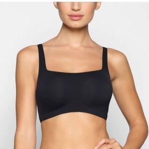 Skims wireless bra. 34DD